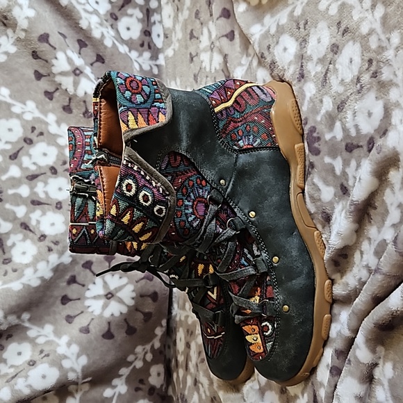 YASIRUN Gray Geometric Ankle Boot - Picture 2 of 4